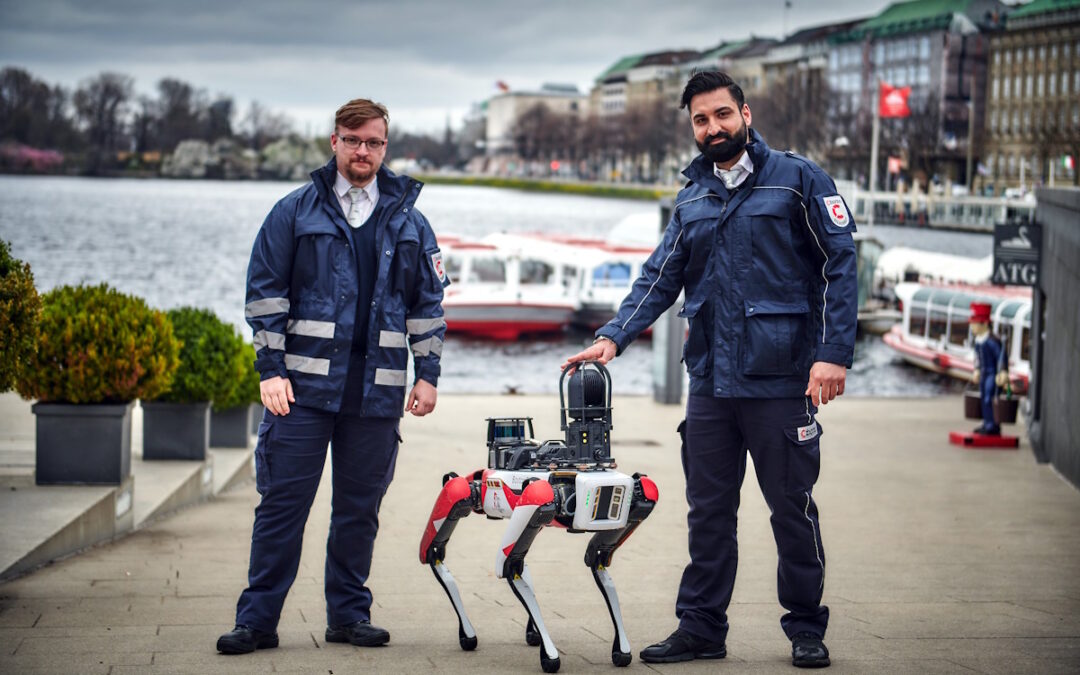 CIBOTICS Laufroboter zusammen mit Wachschutz